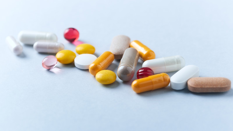 Cuidados a ter com os medicamentos e os riscos e benefícios da automedicação.