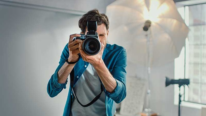 Fotografo no estúdio