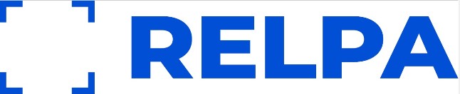 Símbolo da empresa de serviços para condomínio Relpa, com letras azuis em fundo azul claro.
