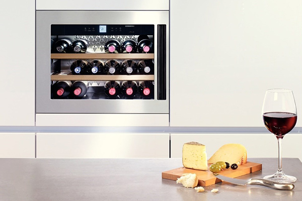 Please fill the source and the alt text