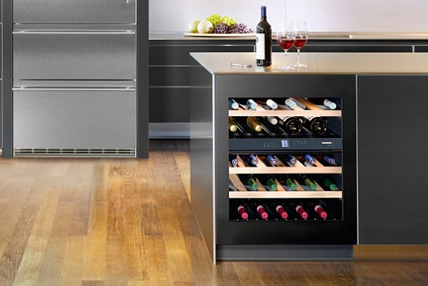 Please fill the source and the alt text