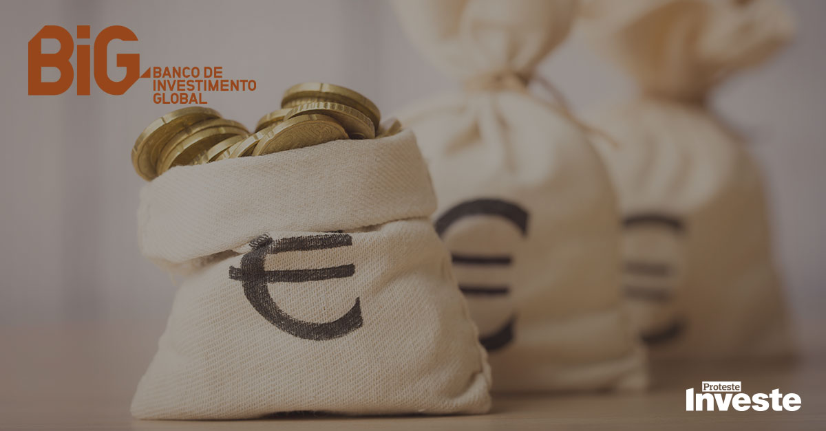 sacos com moedas com logo Banco BIG